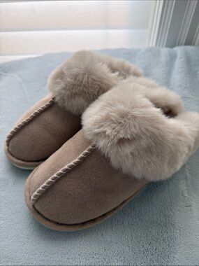 DSW Women's Taupe Faux-Fur Clog Slippers